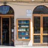 Ci dirigiamo ora nella non lontana via Nicolai, ad angolo con  via Cairoli. Qui, di fronte all�ex Palazzo delle Poste, si trova in un sobrio palazzo giallino la casa editrice Cacucci
